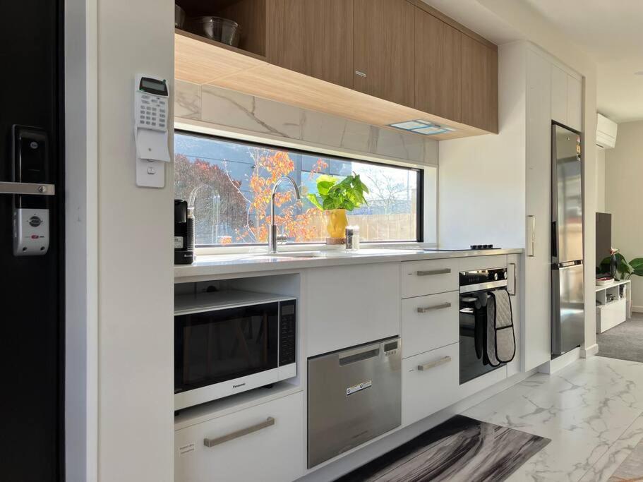 2-Bedroom Ensuite, Close To City, Comfortable, Accessible With Own Parking كريستتشيرش المظهر الخارجي الصورة