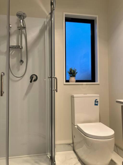 2-Bedroom Ensuite, Close To City, Comfortable, Accessible With Own Parking كريستتشيرش المظهر الخارجي الصورة