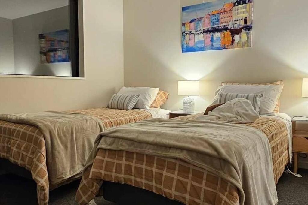 2-Bedroom Ensuite, Close To City, Comfortable, Accessible With Own Parking كريستتشيرش المظهر الخارجي الصورة